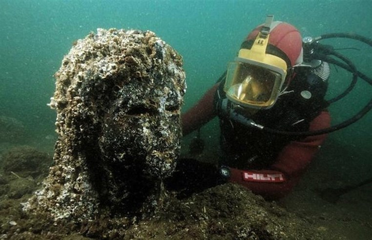 Lost Egyptian City Discovered Beneath The Sea After 1,200 Years 